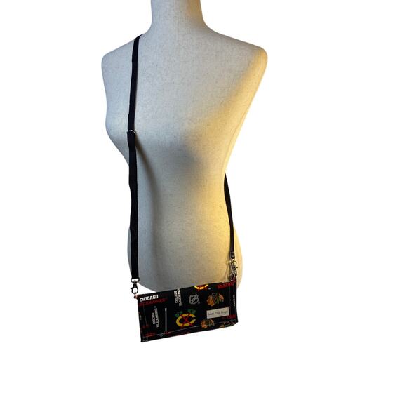 Chicago Blackhawks Lazy Dog crossbody/wallet - Picture 2 of 6